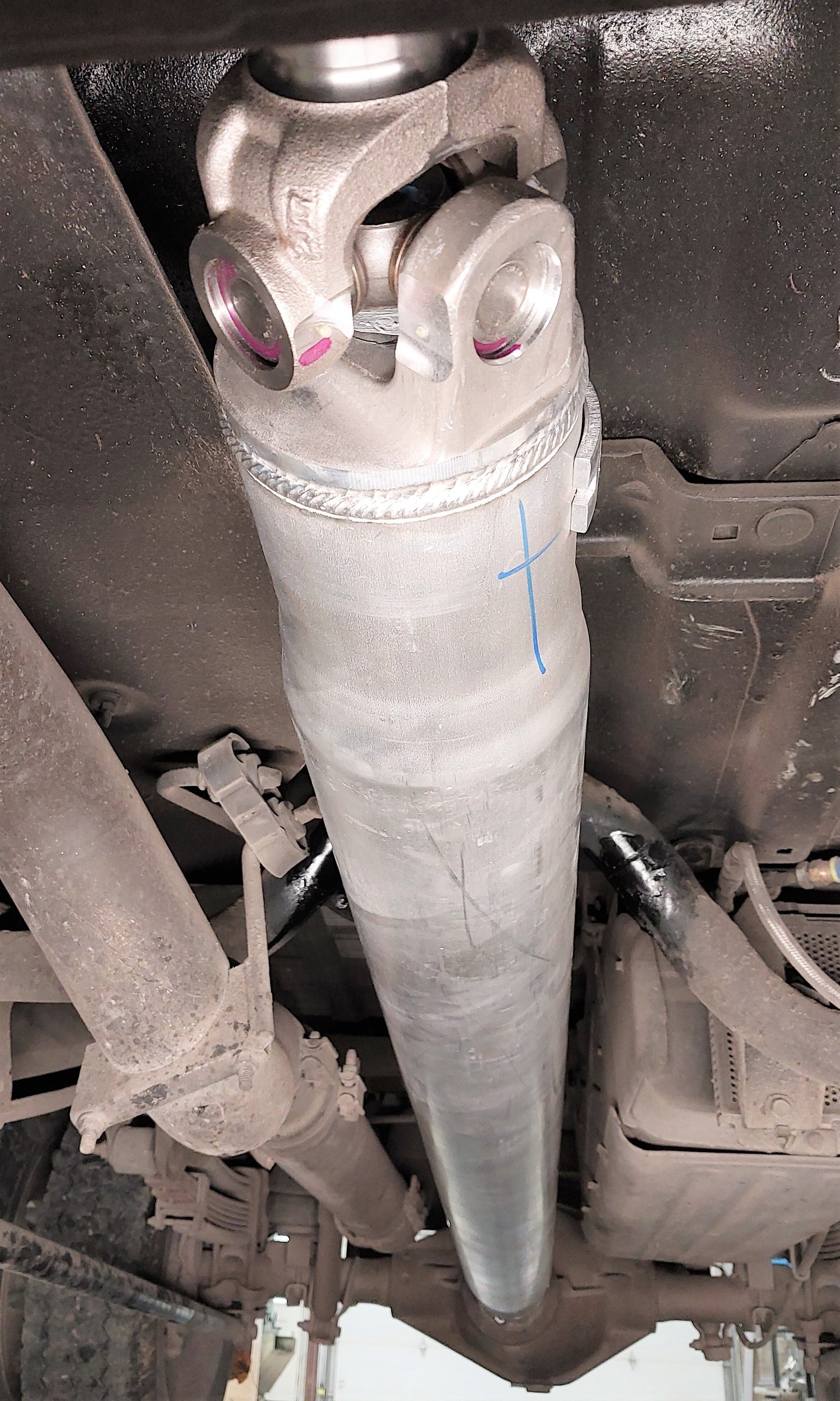 Aluminum One Piece Driveshaft for 2001-2006 CCSB Chevy GMC 2500/3500 6.6l Duramax