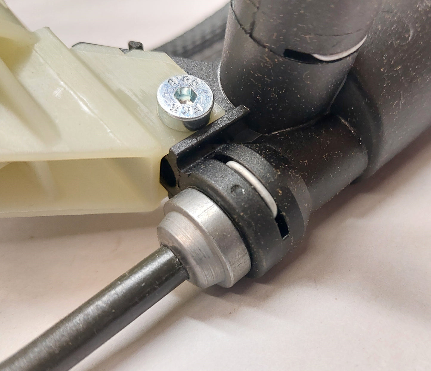 2x Master/Slave Cylinder Clutch Hose Clip for 01-06 Chevy GMC 6.6l Duramax ZF6