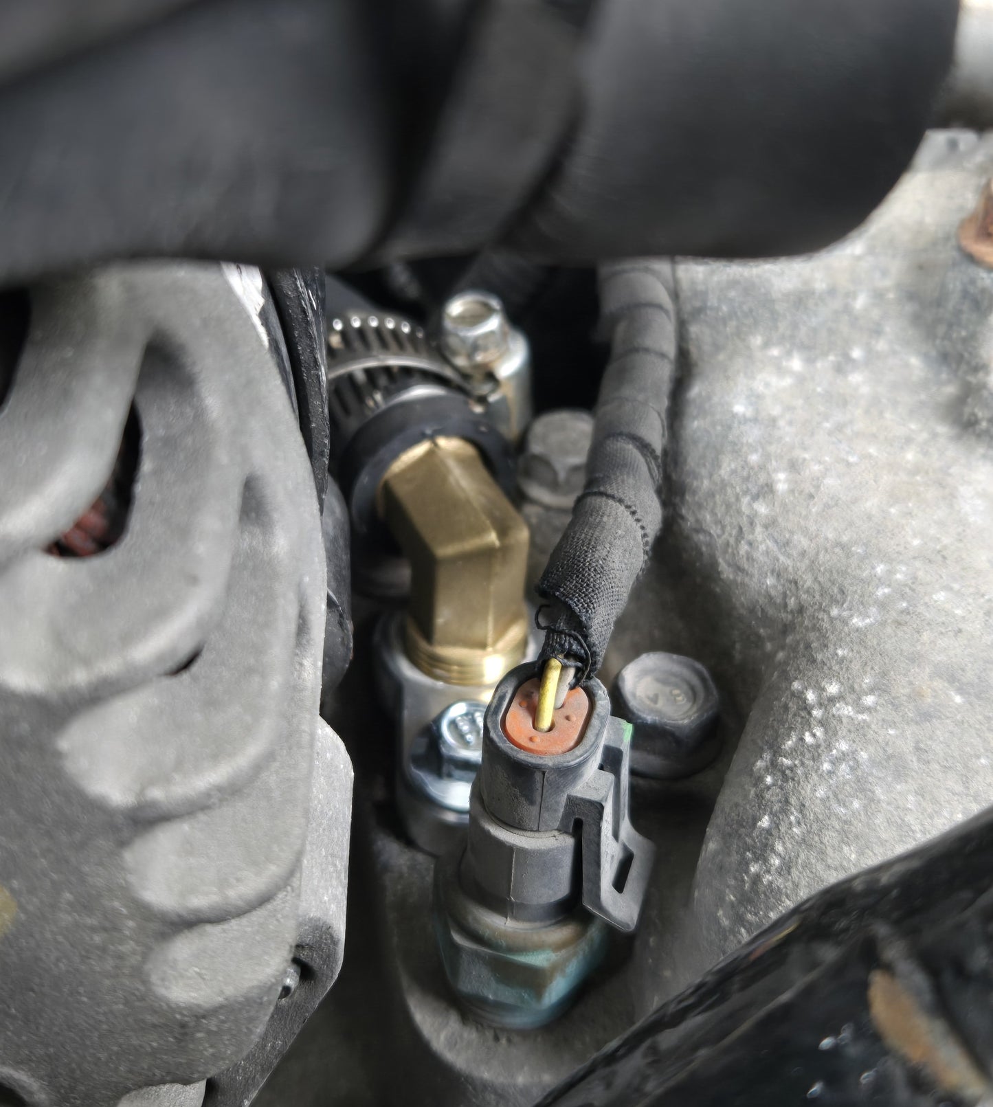 Thermostat Housing to Heater Core Coolant Adapter for 2005-2007 6.6l Duramax