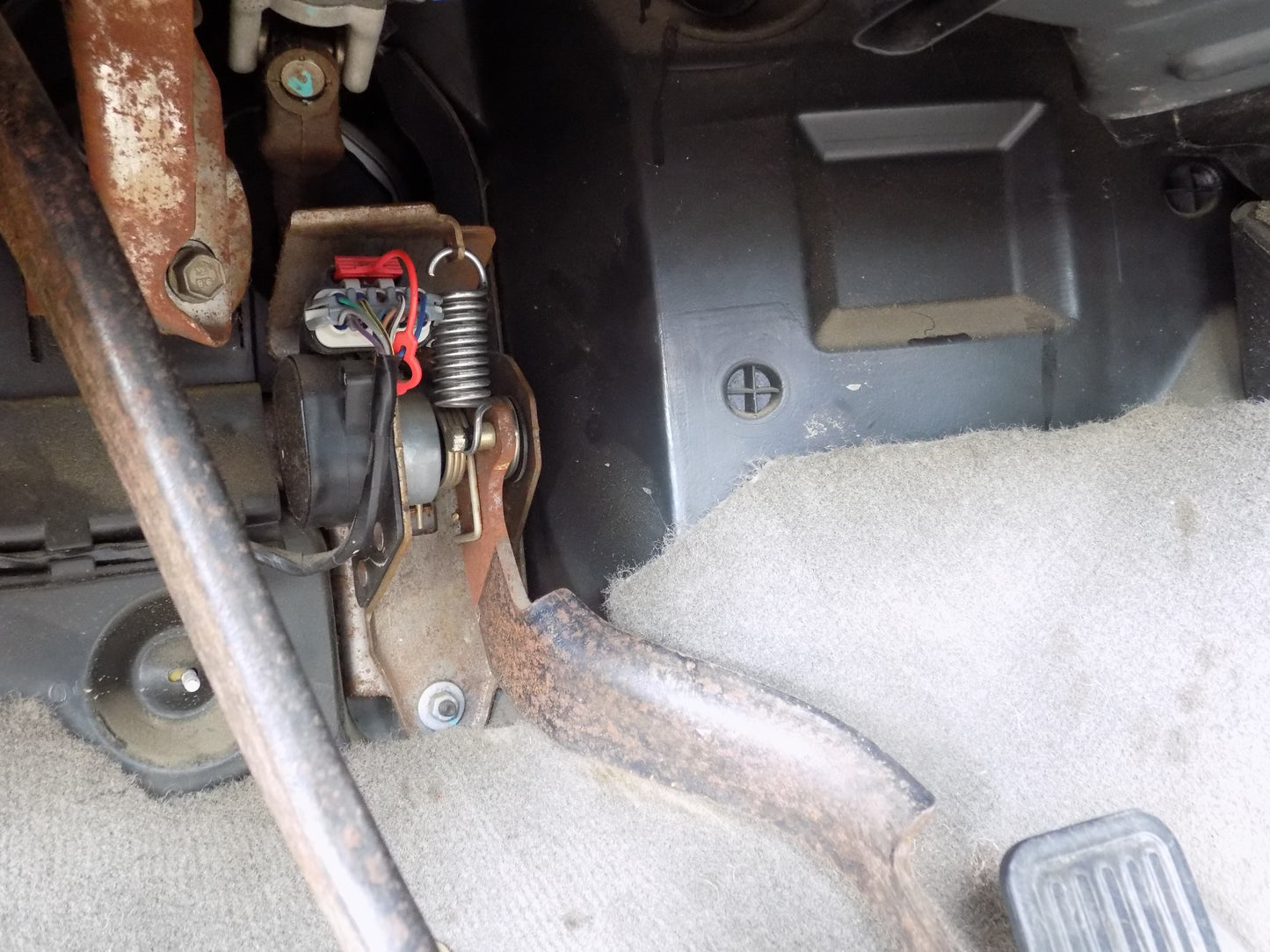 Throttle Pedal Spring Upgrade for 2001-2005 LB7-LLY 6.6l Duramax