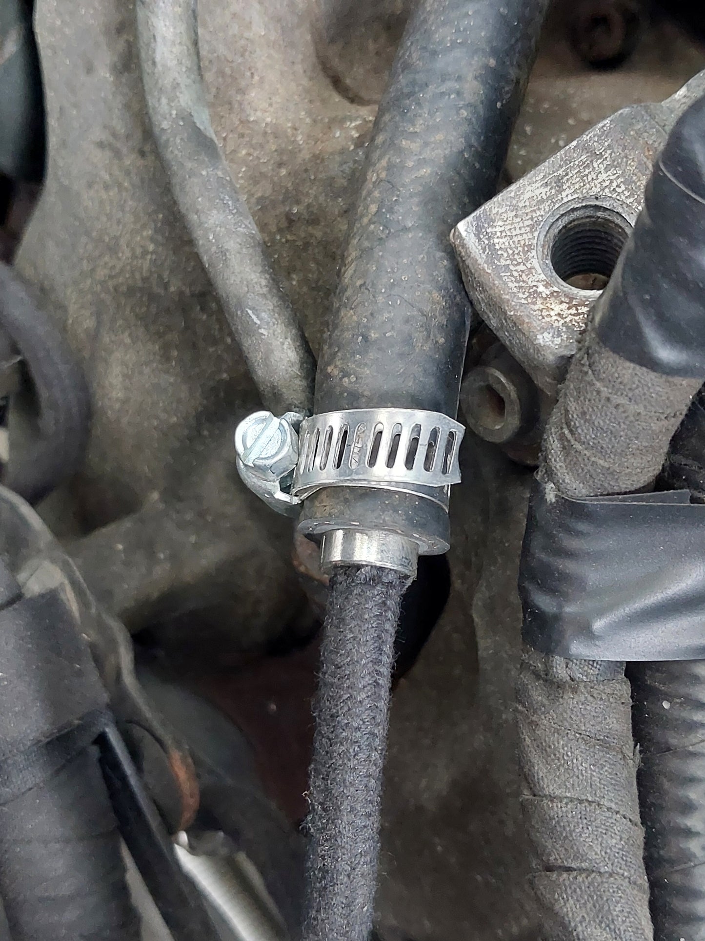 Fuel Injector Return Line Hose Adapter for 05-10 Chevy GMC 6.6l LLY-LMM Duramax